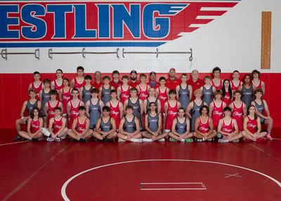 Team photo of wrestlers with one row sitting, one kneeling and one standing